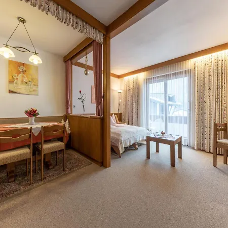 Pretty In With Balcony Διαμέρισμα Bad Kleinkirchheim